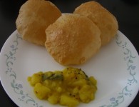खमंग दही – पुरी खमंग दही – पुरी साहित्य – १ वाटी मैदा, २ वाट्या कणिक, १/२ वाटी बेसन, तिखट, मीठ, तेल, मटकीची उसळ,...