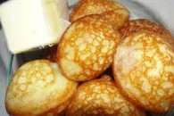 गोड आप्पे साहित्य -: दोन वाट्या रवा, एक सपाट वाती गुळ, केले, खोबर्याचे पाव वाती तुकडे, एक वेलची व तेल. कृती -:...