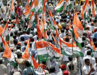 कर्नाटकचा काँग्रेसला कौल कर्नाटकच्या जनतेनं काँग्रेसला कौल दिलाय. मात्र याचवेळी भाजपला अनपेक्षित अशा धक्कादायक पराभवाला सामोरं जावं लागलंय. येडियुरप्पांच्या केजीपीला अपेक्षित यश मिळालं...