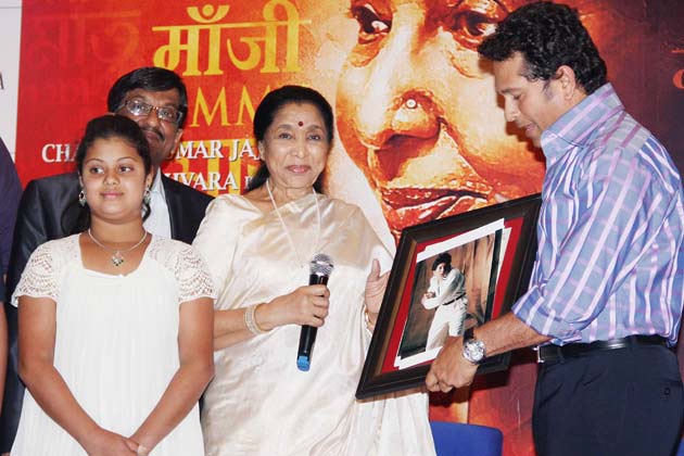 Asha Bhosle With Sachin Tendulkar