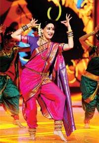 Madhuri Dixit Dance on Lavani Songs1